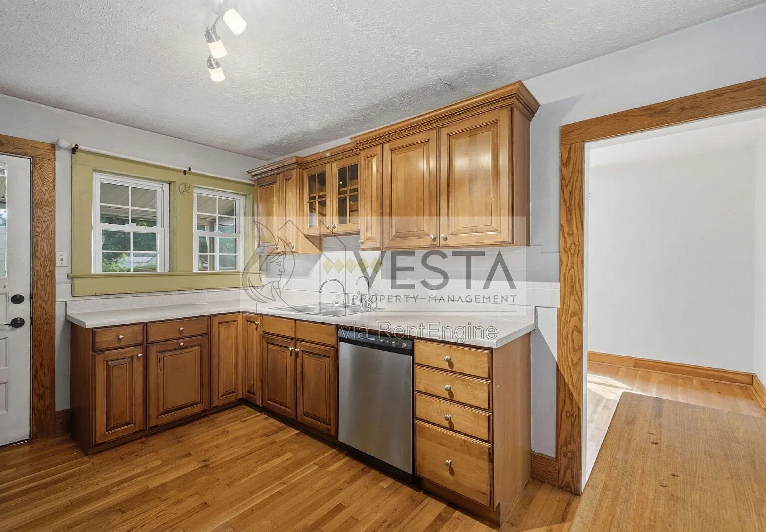 2 bed, 1.0 bath, 1100 sqft, $1,675 — Photo 4