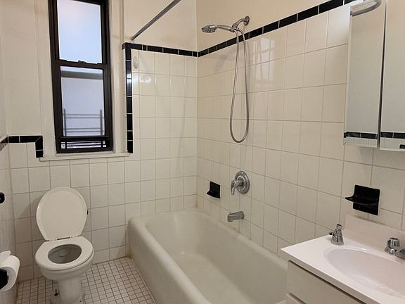 5th image of 11951 Metropolitan Ave APT 2B