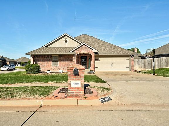 2nd image of 605 S Hillcrest Court Ln