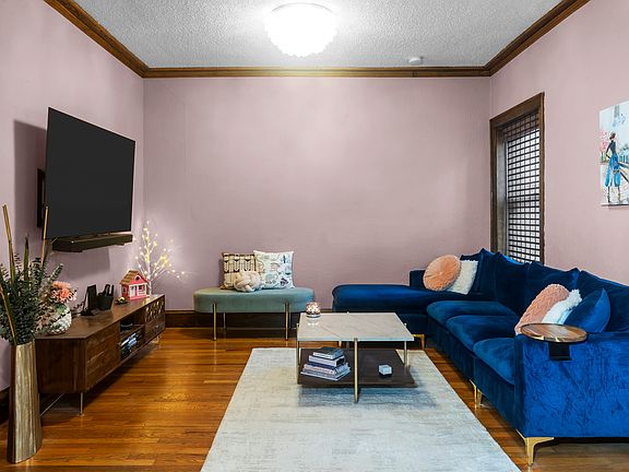 4th image of 821 Lake St APT 2N