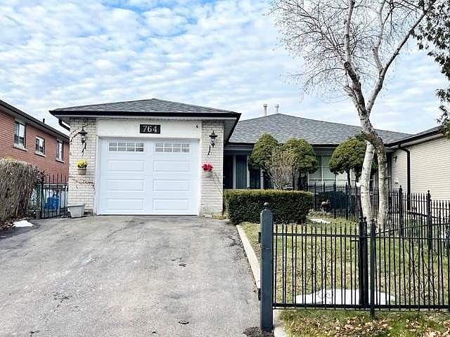 1st image of 764 Eaglemount Cres
