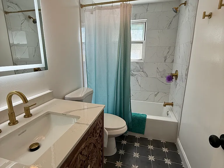 1422 Loraine St — Photo 15