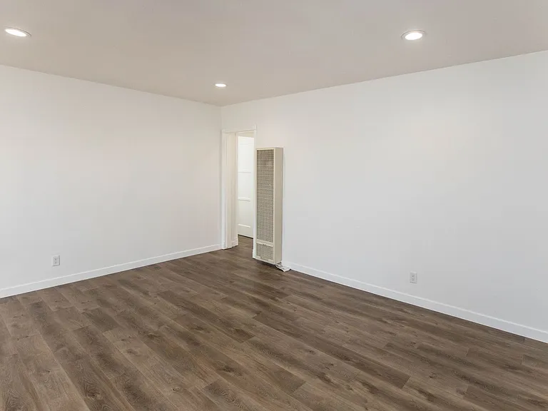 740 Flower Ave #742 — Photo 4