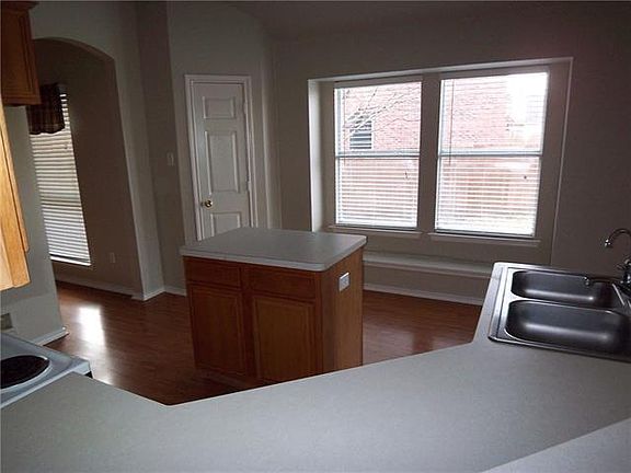5th image of 629 Crestview Ct