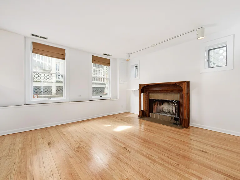 236 W Willow St #CH — Photo 2
