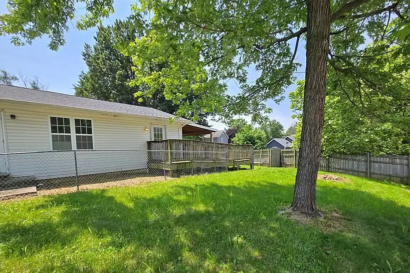 6 bed, 2688 sqft, $3,300 — Photo 2