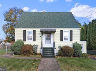 908 Fairview Rd, Hagerstown, MD 21742