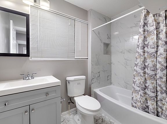 Bathroom on 1st floor