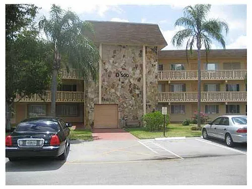 500 Village Green Cir W Photo 1
