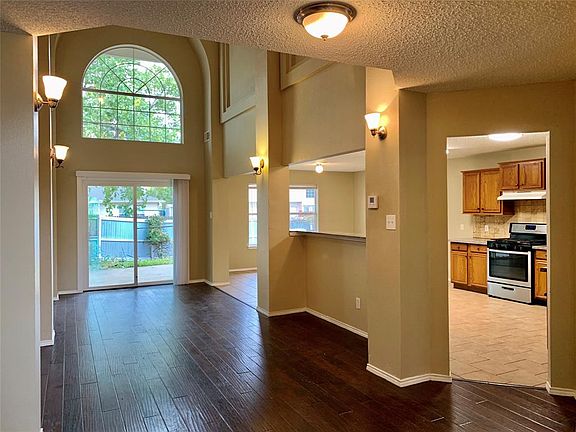 5th image of 130 Southampton Dr
