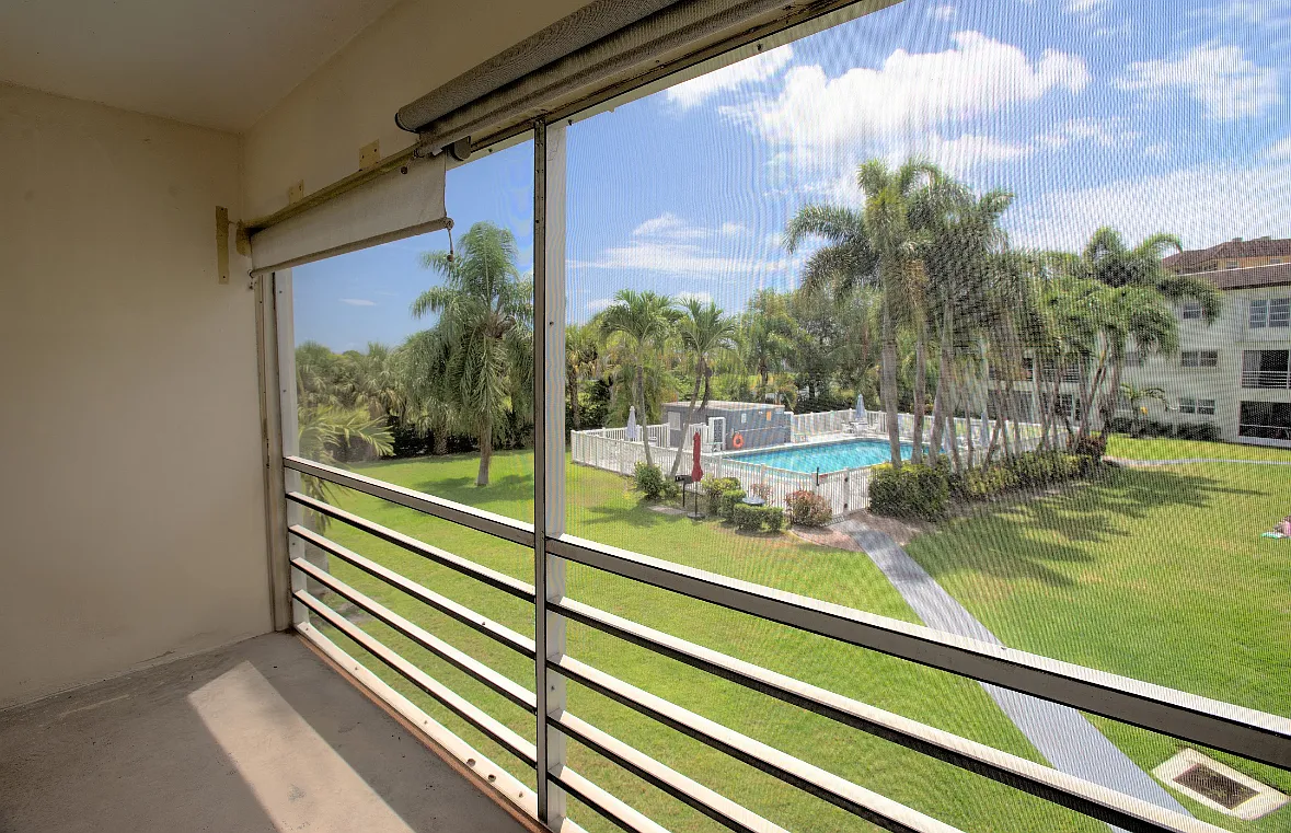 1 bed, 1.5 bath, 840 sqft, $1,700 — Photo 2