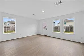 4 bed, 2.0 bath, 1760 sqft, $2,100 — Photo 4