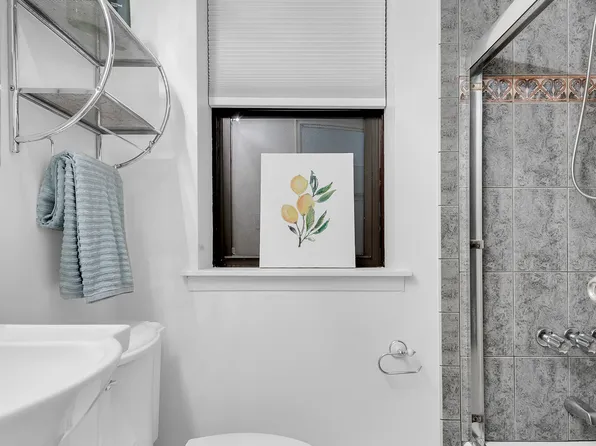 429 West 24th Street image 5 of 6