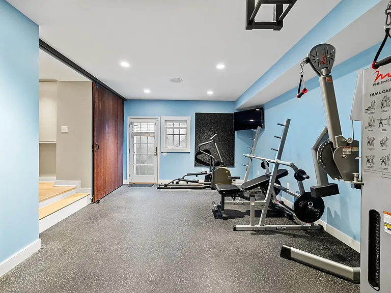 5213 Cathedral Ave NW — Photo 49