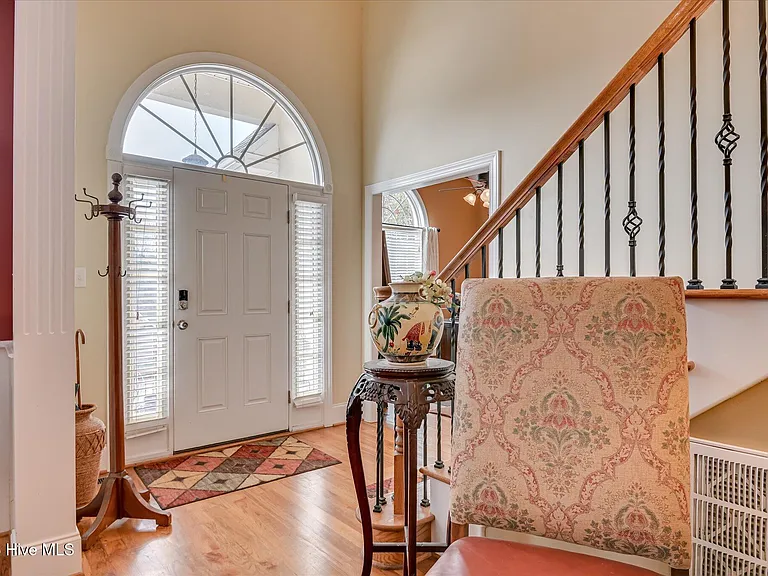 1622 Jamestown Ave — Photo 4