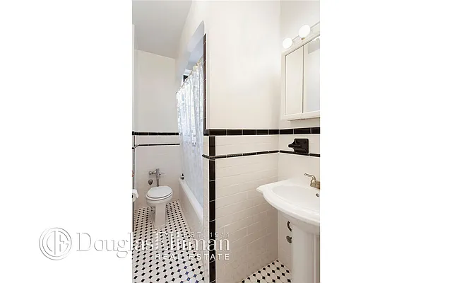 Sold by Douglas Elliman | media 24