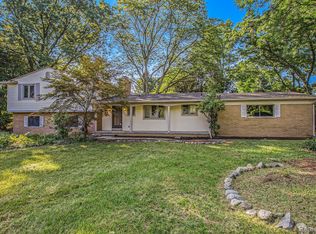 1070 Northover Dr, Bloomfield Hills, MI 48304