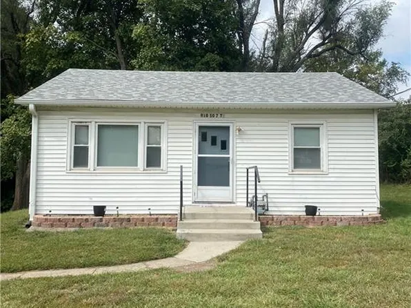 910 S 7th St, Savannah, MO 64485