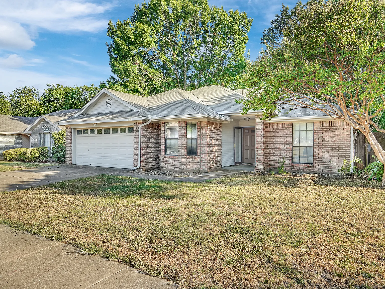 3 bed, 1374 sqft, $2,300 — Photo 3