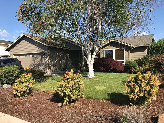 5th image of 467 Westminster Dr