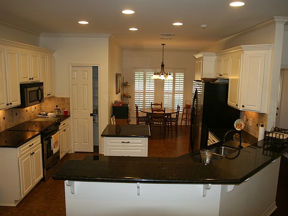 5th image of 1421 West Mdw