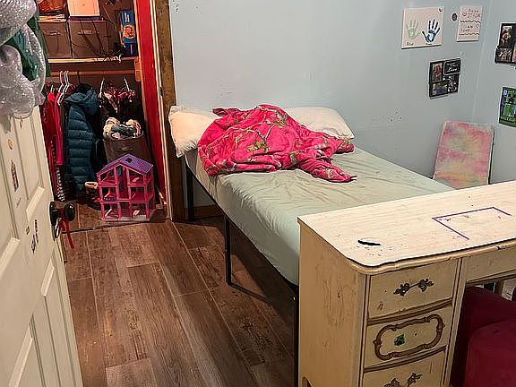 4th image of 121 Carolyn Ln