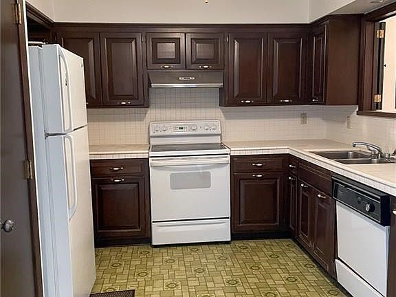 4th image of 401 W 104th St #101A