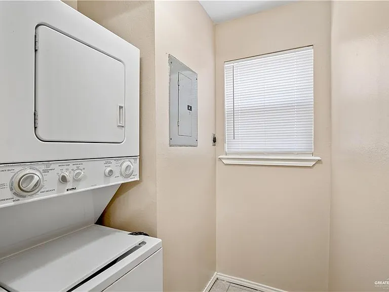 1800 Oasis Ave #101 — Photo 6
