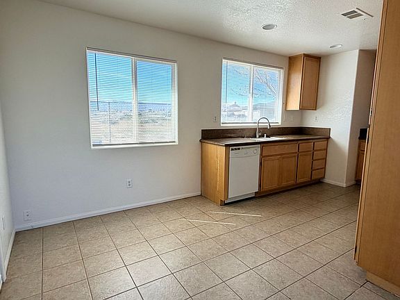 3rd image of 9236 Peach Ave #A