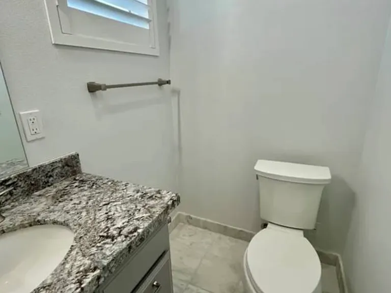 Holt Dr — Photo 10