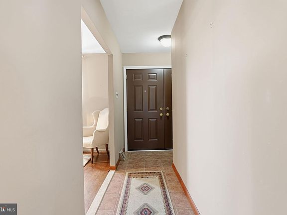 5th image of 840 Davisville Rd