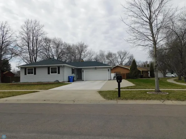 1820 Prairie Ln S, Fargo, ND 58103