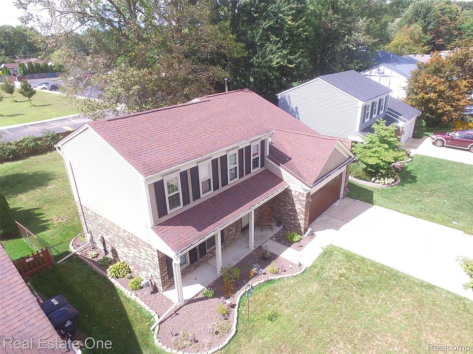 1st image of 341 Larchmont Dr