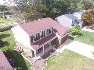 341 Larchmont Dr, Westland, MI 48185
