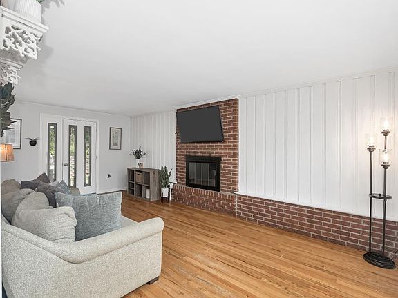 2nd image of 6923 Hilldale Dr