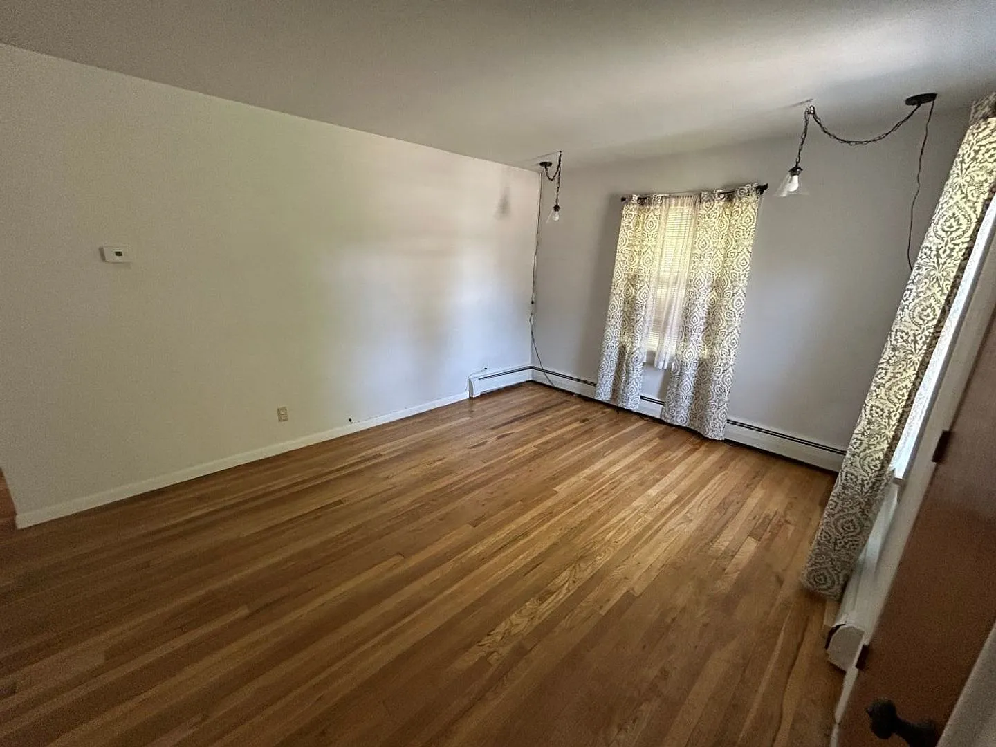 4 Bedroom 1.5 Bath House with Washer and Dryer and Fenced Back Yard — Photo 3