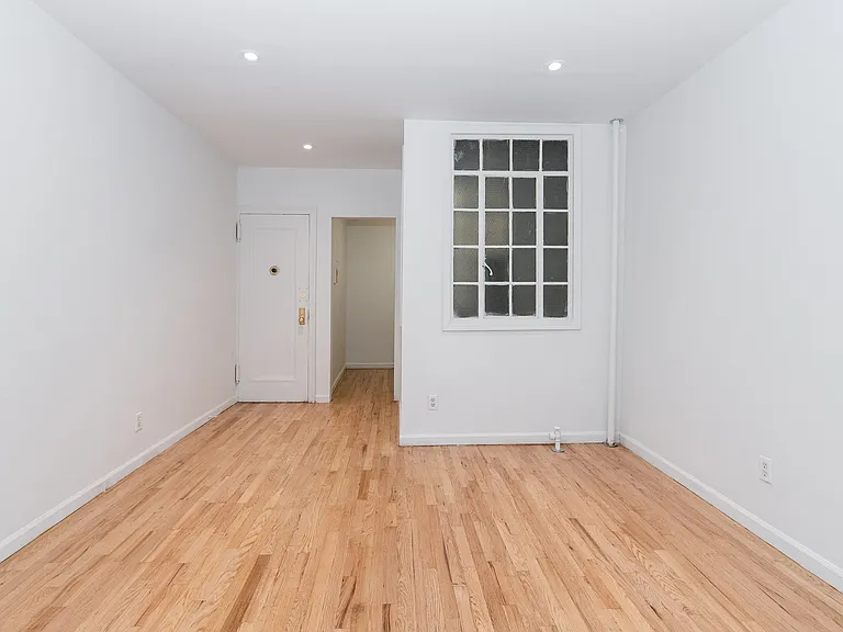 213 E 88th St #3FE — Photo 7