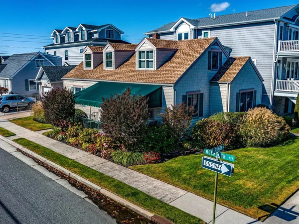 8805 Monmouth Ave, Margate, NJ 08402