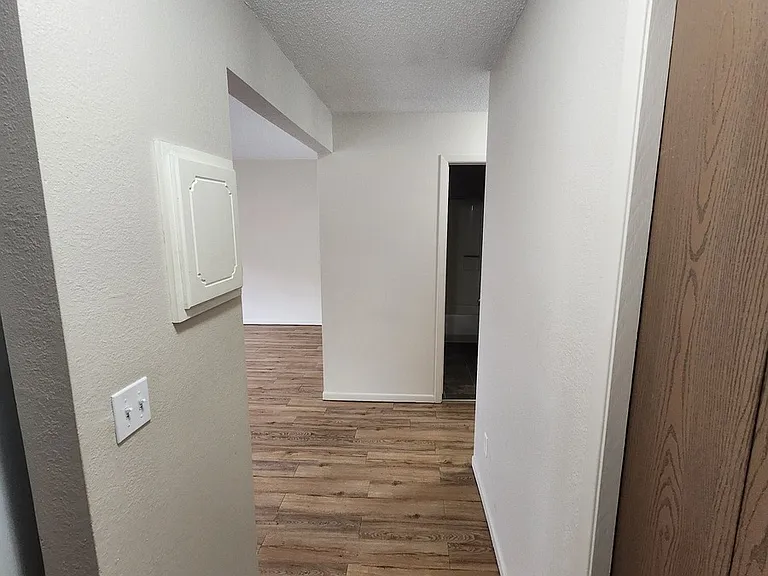 25 14th Ave NE #202 — Photo 2