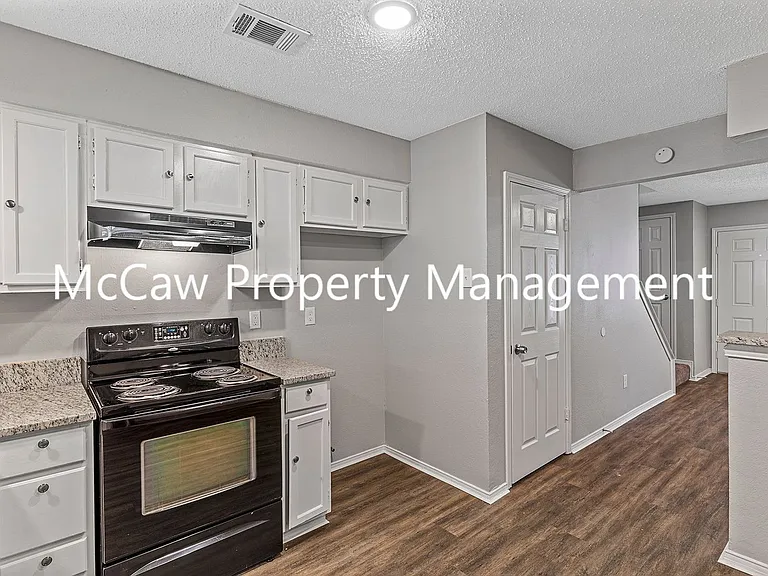 210 Rolston Rd #4 — Photo 11