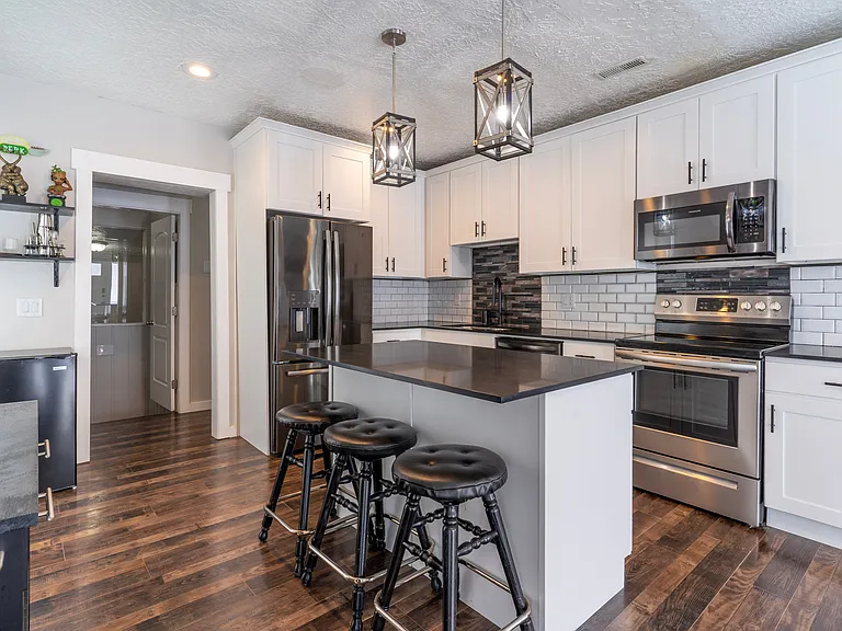 147 E Wentworth Ave — Photo 9