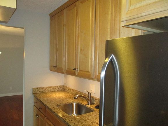 5th image of 3800 Fairfax Dr APT 911
