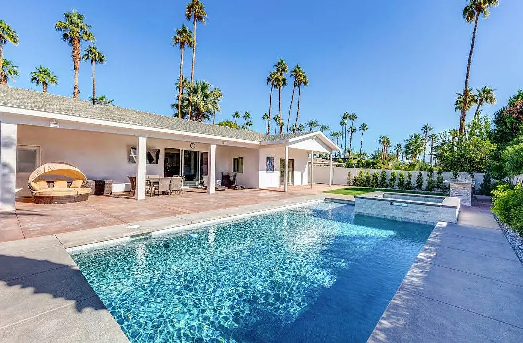 4 bed, 3.0 bath, 2000 sqft, $4,900 — Photo 1
