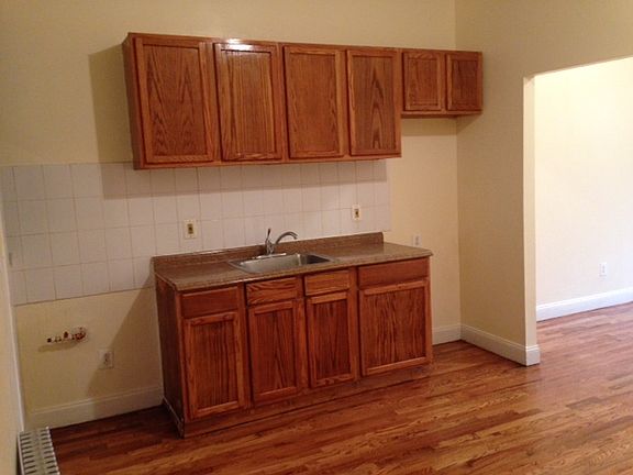 4th image of 1137 Forest Ave APT 1