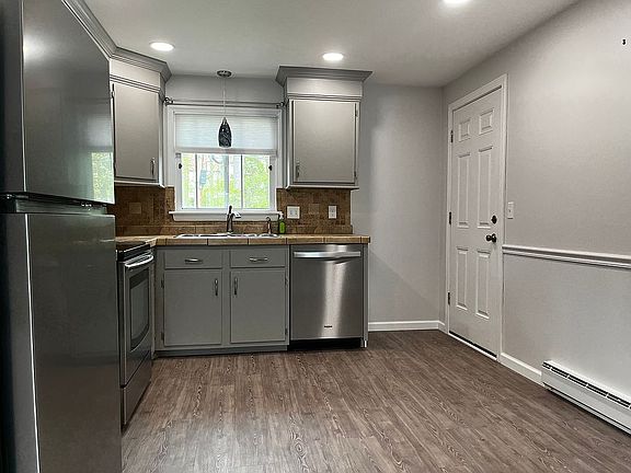 2nd image of 273 Queen St APT 11B