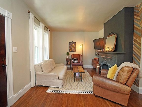 4th image of 3848 Mount Vernon Ave
