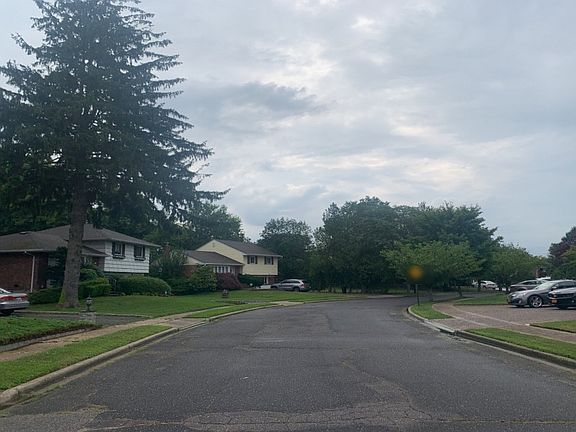 5th image of 20 Cheryl Ln N