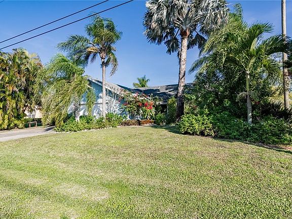 4th image of 3833 SW 17th Pl