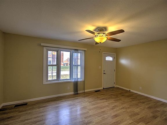 4th image of 704 S Saint John St
