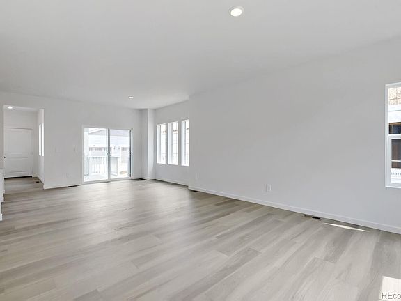 5th image of 15240 Clayton Street